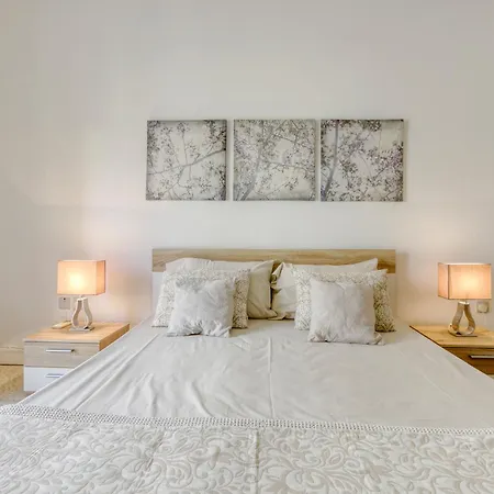 A Beautiful Seafront With Balcony & Views By 360 Estates Daire *