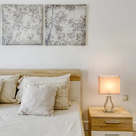 Daire A Beautiful Seafront With Balcony & Views By 360 Estates Sliema