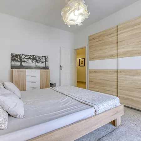 A Beautiful Seafront With Balcony & Views By 360 Estates *