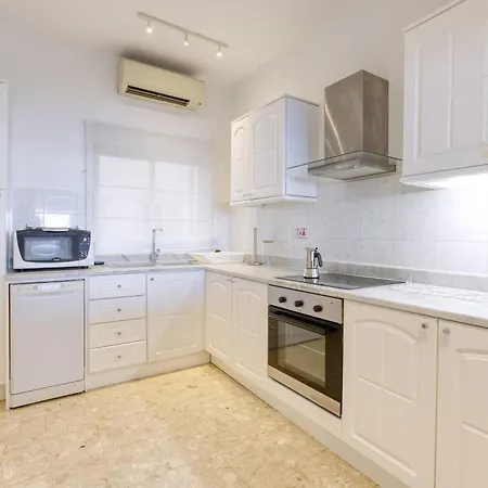 A Beautiful Seafront With Balcony & Views By 360 Estates Daire Sliema