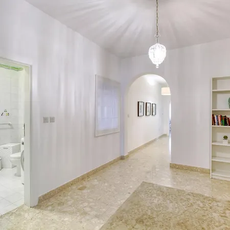 Apartament A Beautiful Seafront With Balcony & Views By 360 Estates Sliema