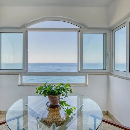 Daire A Beautiful Seafront With Balcony & Views By 360 Estates *