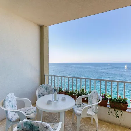 A Beautiful Seafront With Balcony & Views By 360 Estates Apartament