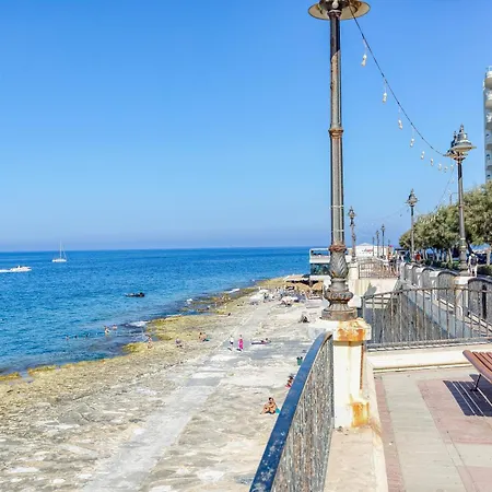 A Beautiful Seafront With Balcony & Views By 360 Estates Apartament