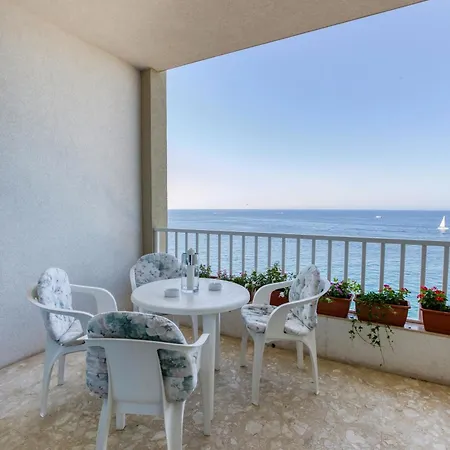 A Beautiful Seafront With Balcony & Views By 360 Estates Apartament *