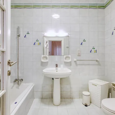 A Beautiful Seafront With Balcony & Views By 360 Estates סליאמה