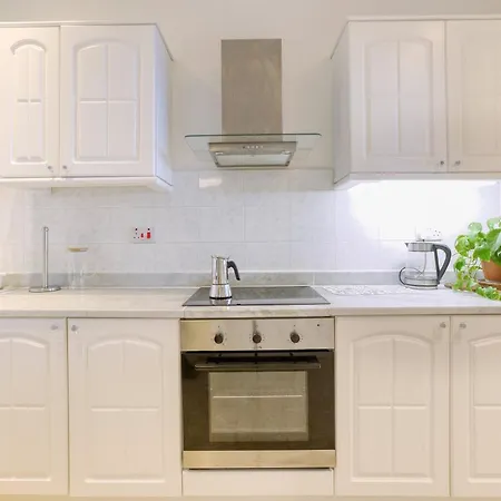 A Beautiful Seafront With Balcony & Views By 360 Estates דירה