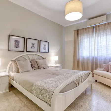 דירה A Beautiful Seafront With Balcony & Views By 360 Estates *