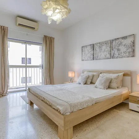 A Beautiful Seafront With Balcony & Views By 360 Estates * סליאמה