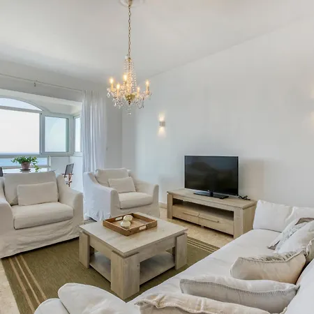 A Beautiful Seafront With Balcony & Views By 360 Estates סליאמה