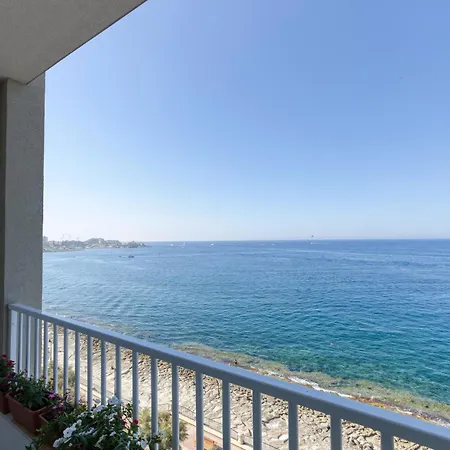 דירה A Beautiful Seafront With Balcony & Views By 360 Estates