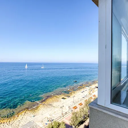 דירה A Beautiful Seafront With Balcony & Views By 360 Estates סליאמה