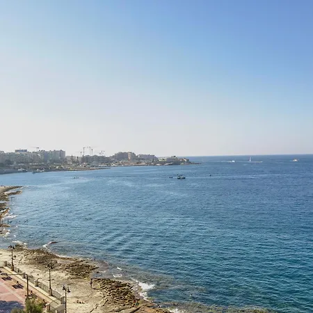 A Beautiful Seafront With Balcony & Views By 360 Estates סליאמה